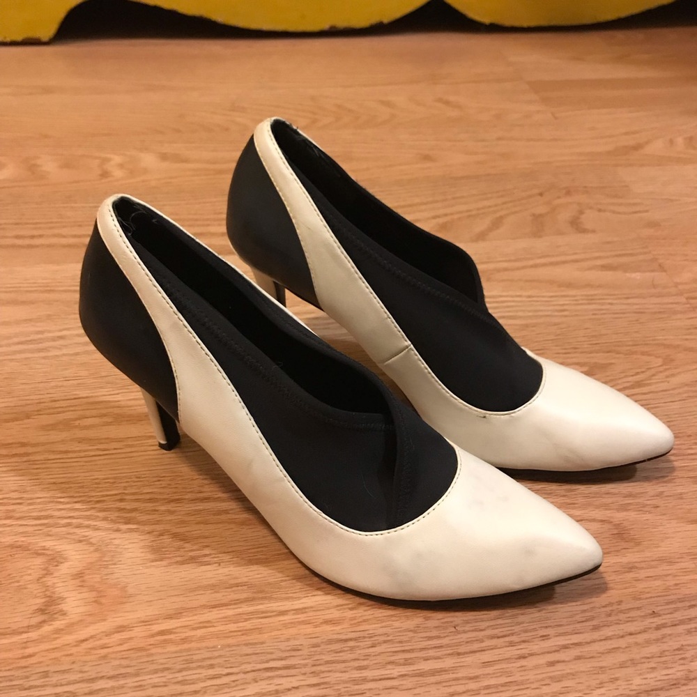 Tildon White heels with black accents- size 8